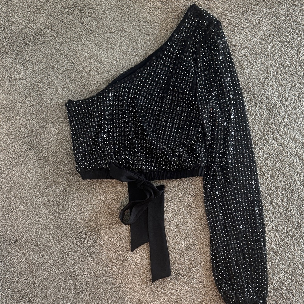 4SI3NNA Black Sequin One-Shoulder Cropped Blouse - Picture 3 of 8
